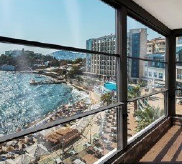 Mitra Cam Balkon
